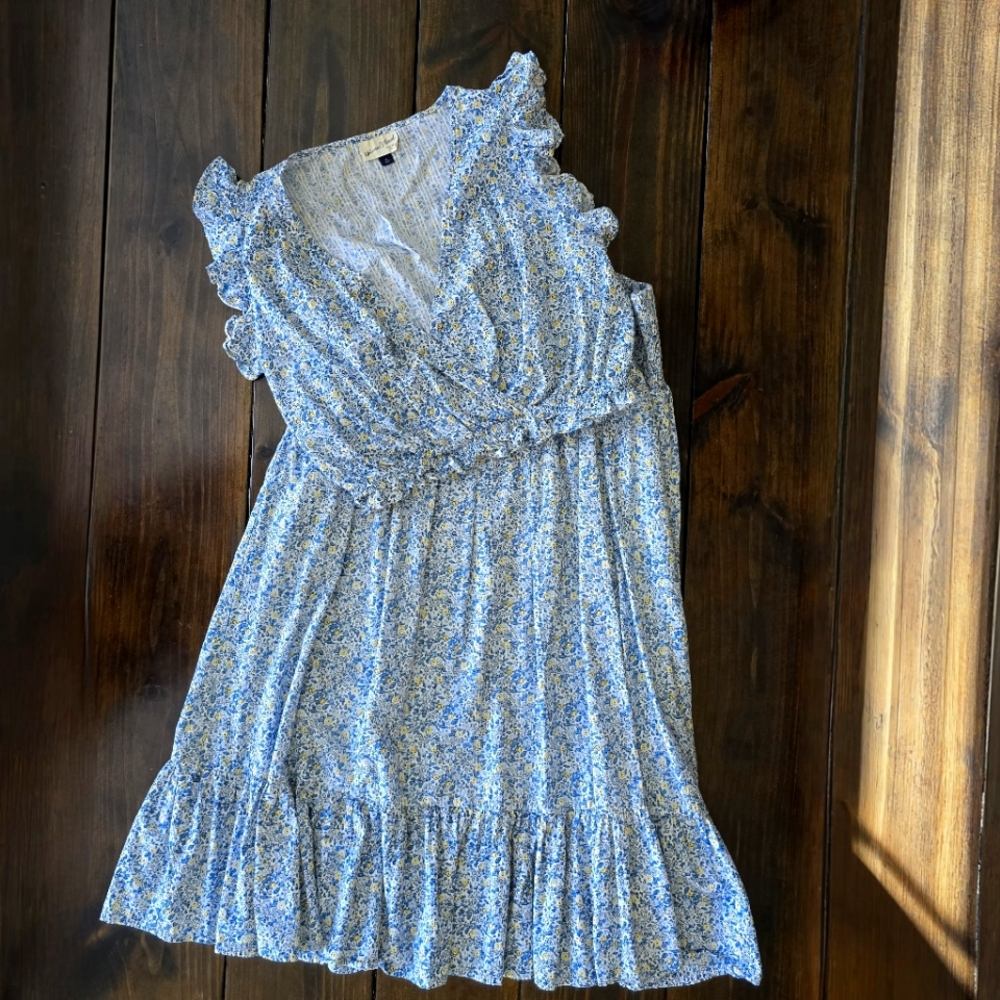 Universal Thread Blue Floral Cropped Wrap Top and Skirt Set size XL